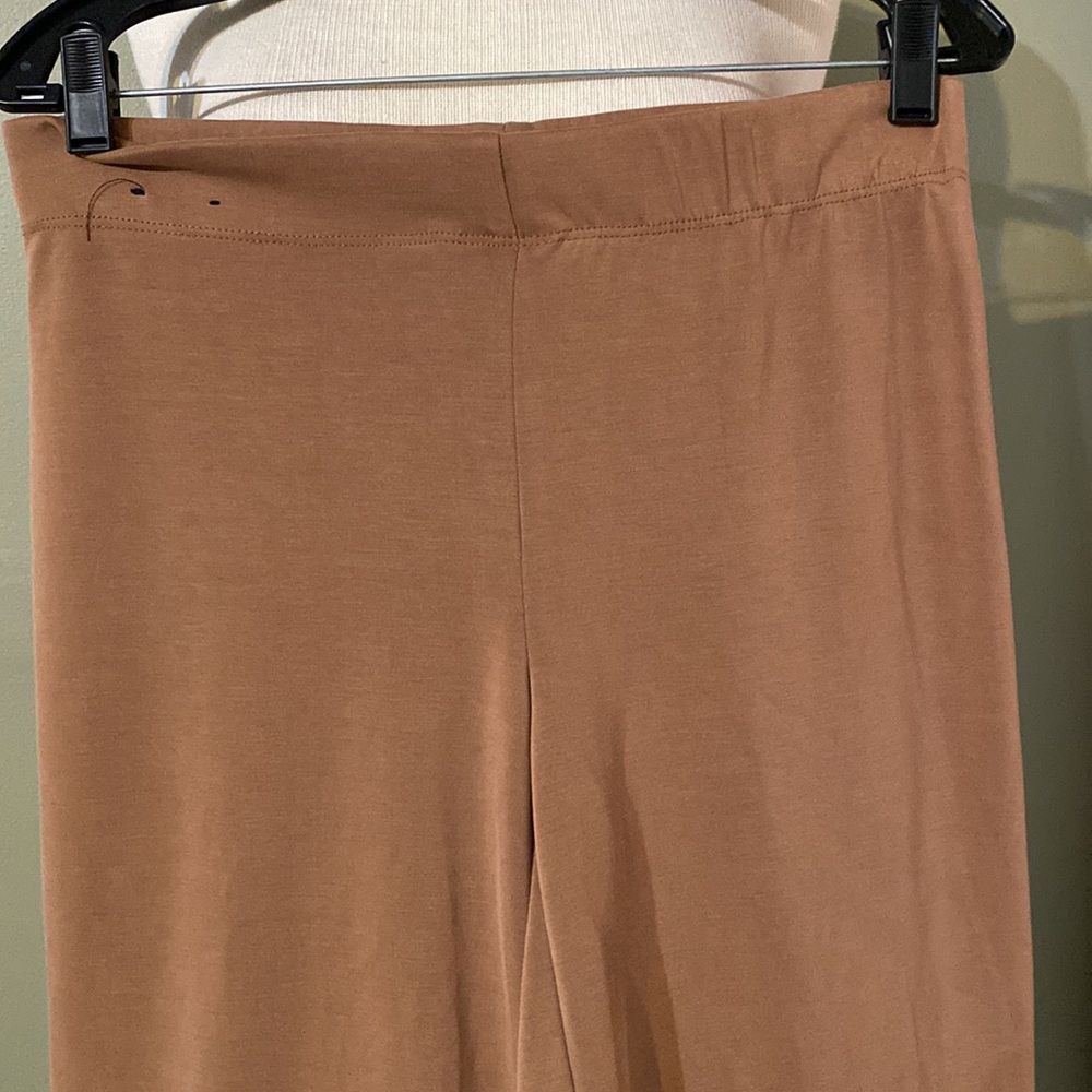 Soft capris - Picture 3 of 3